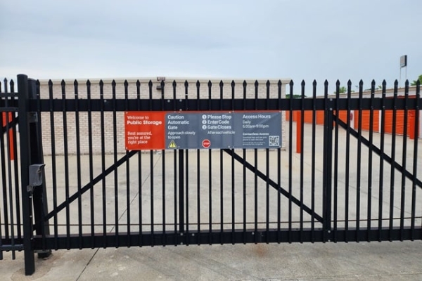 Facility photo: //images.sparefoot.com/medium/2141716895f7584236b.jpg
