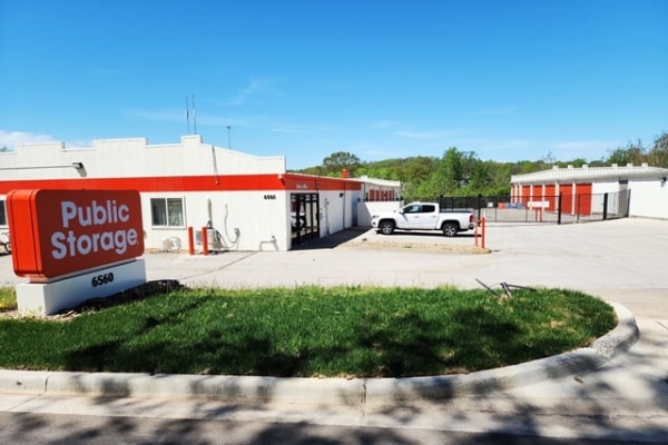 Facility photo: //images.sparefoot.com/medium/214172688e0f4e8faaf.jpg