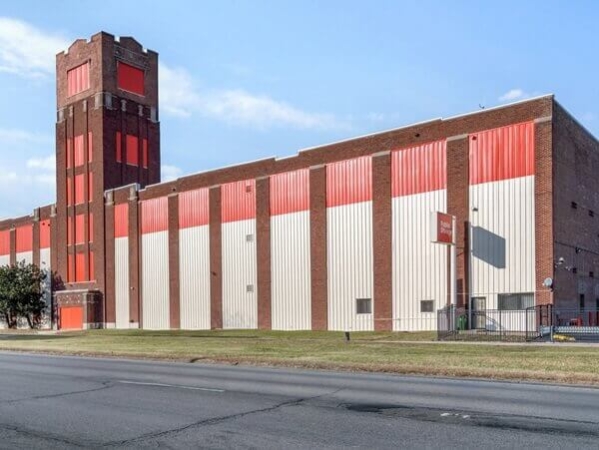 Facility photo: //images.sparefoot.com/medium/2141736890b2c5b6512.jpg