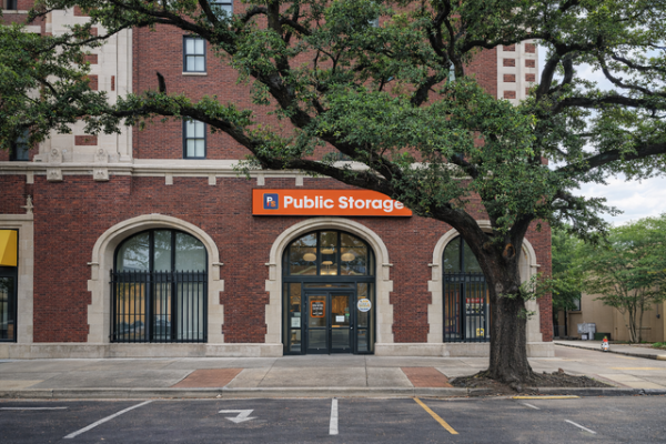 Facility photo: //images.sparefoot.com/medium/21417469f5f9f067387.jpg