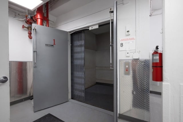 Facility photo: //images.sparefoot.com/medium/2141756904b4af3b522.jpg