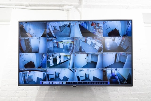 Facility photo: //images.sparefoot.com/medium/214175691f215663790.jpg