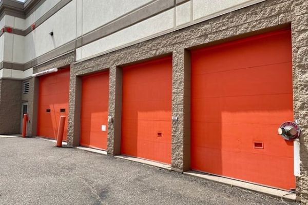 Facility photo: //images.sparefoot.com/medium/214180688f60c61b56c.jpg