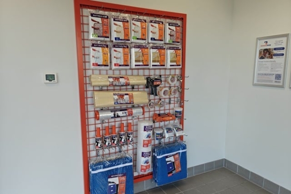 Facility photo: //images.sparefoot.com/medium/214180688f60c72c40d.jpg