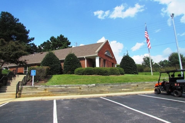 Facility photo: //images.sparefoot.com/medium/2141826890b0a1eb270.jpg