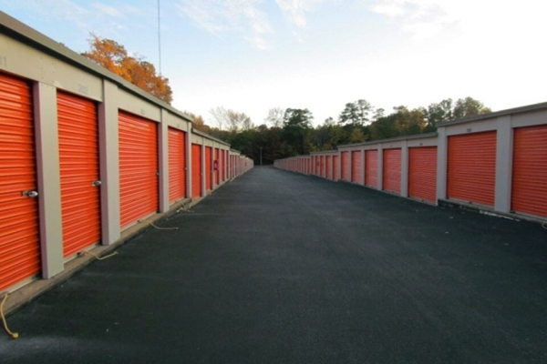 Facility photo: //images.sparefoot.com/medium/2141826890b0a315b71.jpg