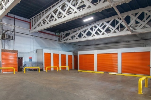 Facility photo: //images.sparefoot.com/medium/21418369f4a8e0615fa.jpg