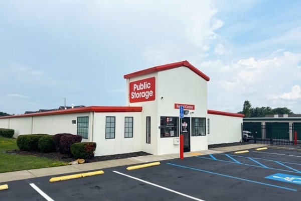 Facility photo: //images.sparefoot.com/medium/214188687e3b4feaee7.jpg