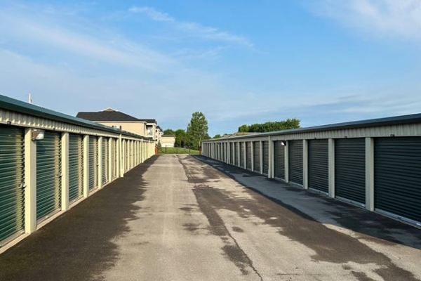 Facility photo: //images.sparefoot.com/medium/214188687e3b5110881.jpg