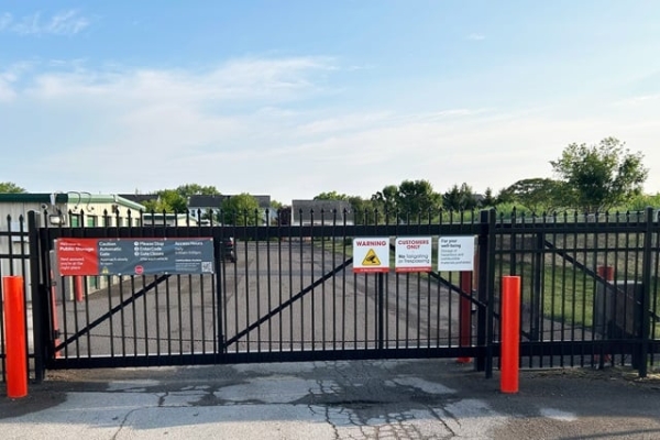 Facility photo: //images.sparefoot.com/medium/214188687e3b52dc197.jpg