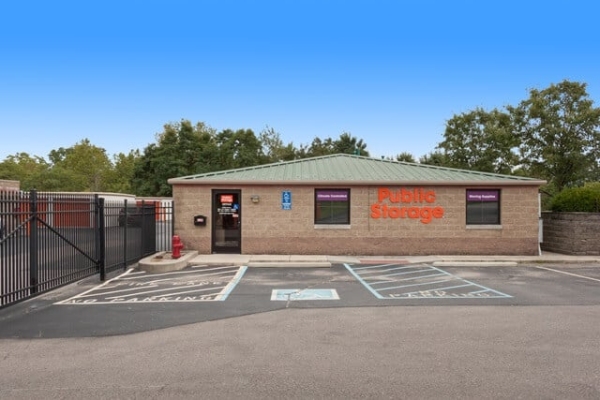 Facility photo: //images.sparefoot.com/medium/214189687b9afc1dedc.jpg