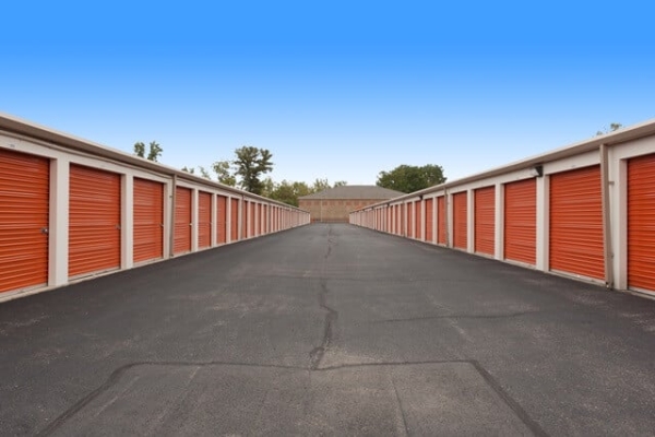 Facility photo: //images.sparefoot.com/medium/21418969e383c3c8401.jpg