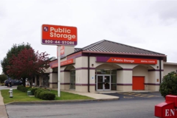 Public Storage - Memphis - 4910 Poplar Ave