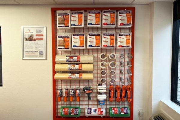 Facility photo: //images.sparefoot.com/medium/2141916970e245c7d1e.jpg