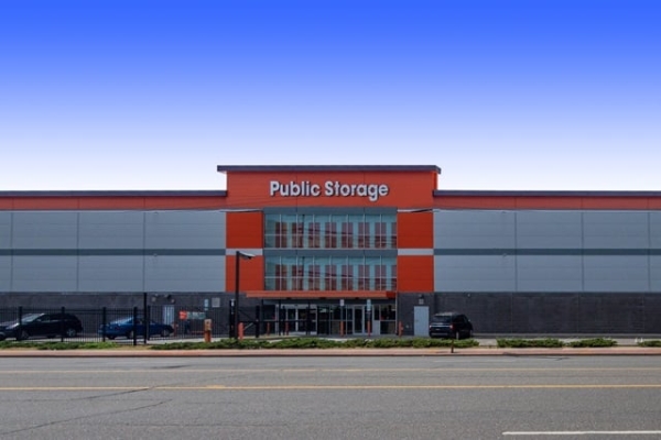 Facility photo: //images.sparefoot.com/medium/2141926877a4903e9f0.jpg