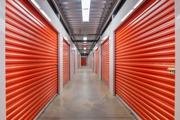 Facility photo: //images.sparefoot.com/medium/214192692da14564322.jpg