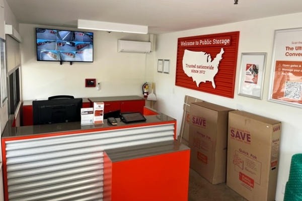 Facility photo: //images.sparefoot.com/medium/2141936946aed7b179b.jpg