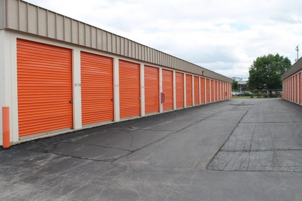 Facility photo: //images.sparefoot.com/medium/2141956877a5a36dd00.jpg