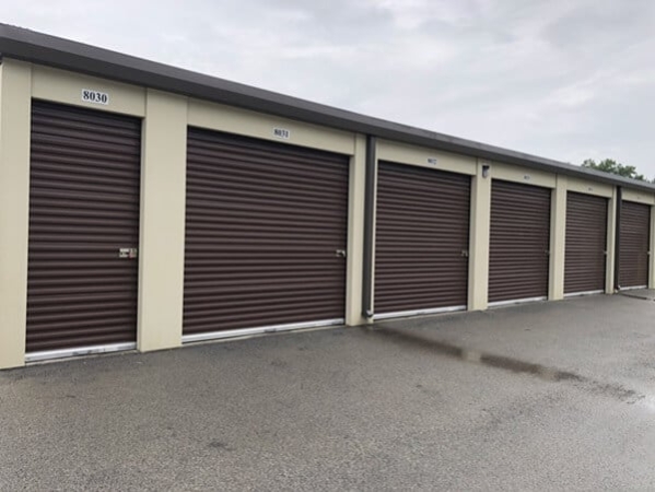 Facility photo: //images.sparefoot.com/medium/214196688e0d4bb8a80.jpg