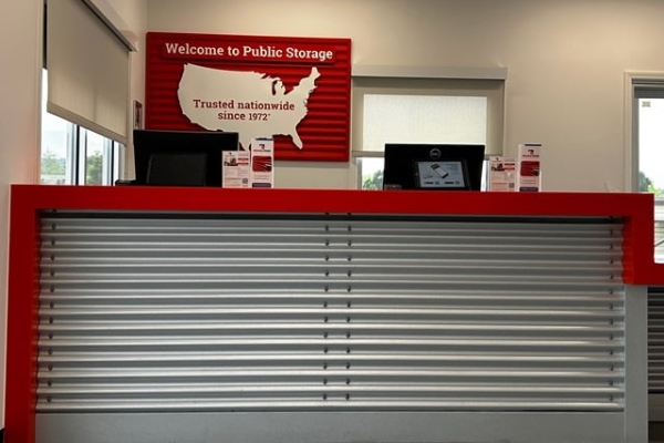 Facility photo: //images.sparefoot.com/medium/214196688e0d4cae751.jpg