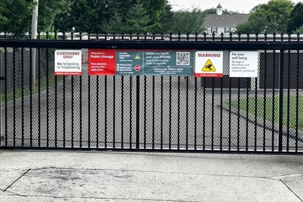 Facility photo: //images.sparefoot.com/medium/214196688e0d4da3bc8.jpg