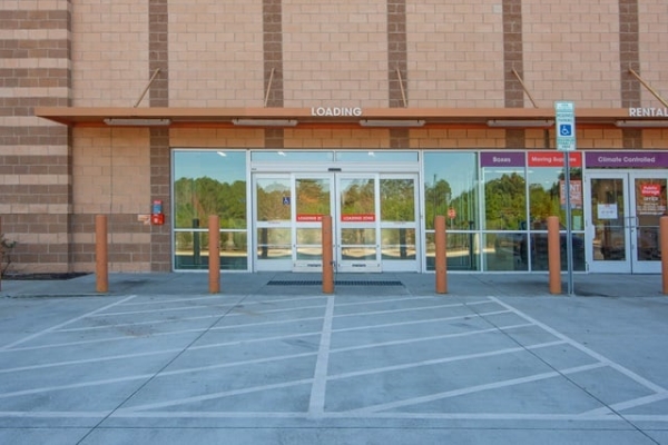 Facility photo: //images.sparefoot.com/medium/214197693832658b334.jpg