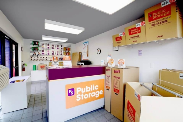 Facility photo: //images.sparefoot.com/medium/214198690768bbe6b36.jpg