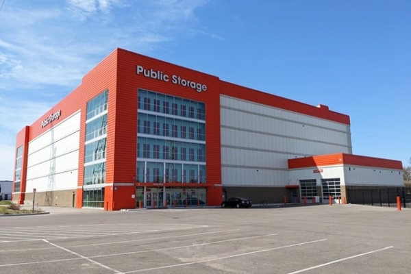 Facility photo: //images.sparefoot.com/medium/2141996877a5abc7062.jpg