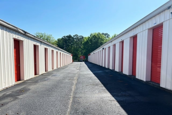 Facility photo: //images.sparefoot.com/medium/2142016877a5212b054.jpg