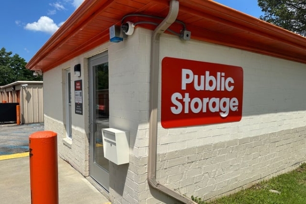 Facility photo: //images.sparefoot.com/medium/21420469f4a8087b647.jpg
