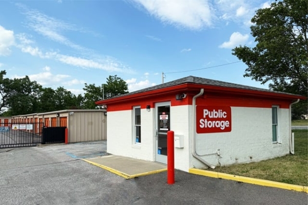 Facility photo: //images.sparefoot.com/medium/2142046a2ab36423ca3.jpg