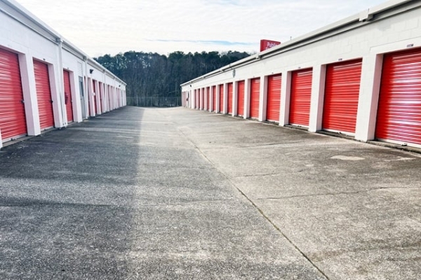 Facility photo: //images.sparefoot.com/medium/2142056877a517bf56b.jpg