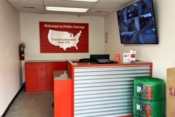 Facility photo: //images.sparefoot.com/medium/2142056877a518cbd72.jpg