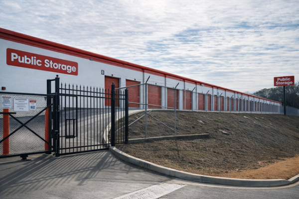 Facility photo: //images.sparefoot.com/medium/21420569f5f9ee8e53b.jpg