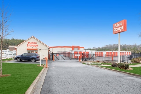 Facility photo: //images.sparefoot.com/medium/214207693832a9994e2.jpg