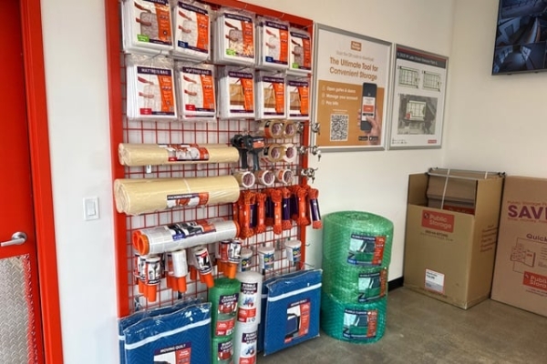 Facility photo: //images.sparefoot.com/medium/214210692b027b21b38.jpg