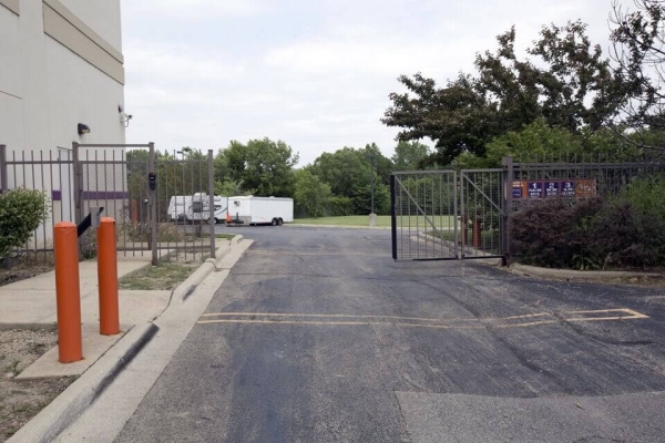 Facility photo: //images.sparefoot.com/medium/21421069f749bfb873e.jpg