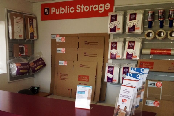 Facility photo: //images.sparefoot.com/medium/214212687a4822f0026.jpg