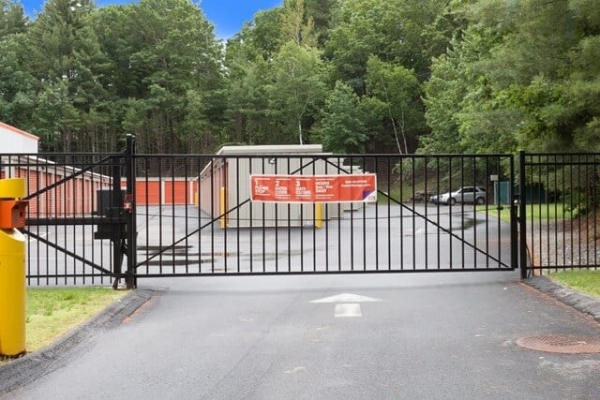 Facility photo: //images.sparefoot.com/medium/21421369285b7f87851.jpg