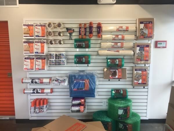 Facility photo: //images.sparefoot.com/medium/21421769188912a55f1.jpg