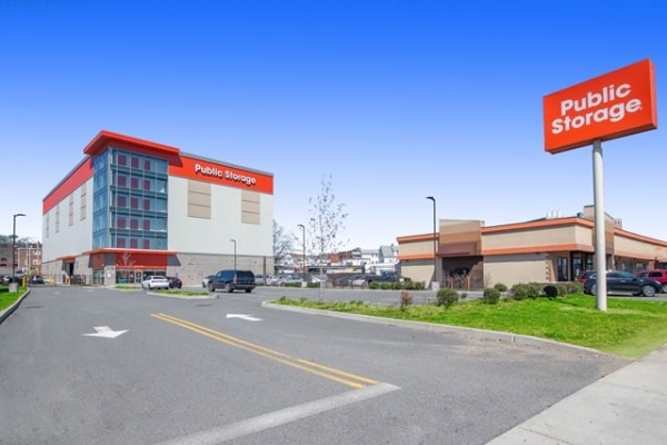 Facility photo: //images.sparefoot.com/medium/214219692da12a1cbfe.jpg