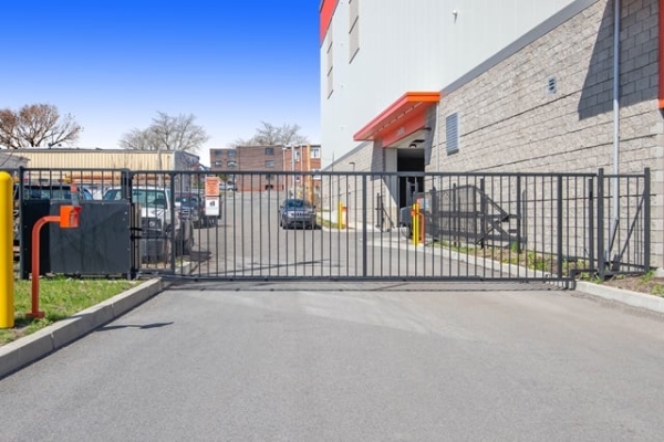 Facility photo: //images.sparefoot.com/medium/21421969f74949d0698.jpg