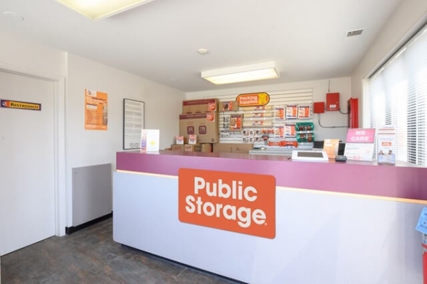 Facility photo: //images.sparefoot.com/medium/21422069440beab9d8e.jpg