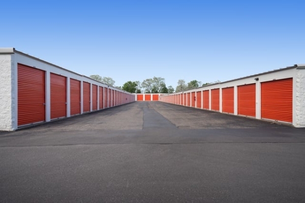 Facility photo: //images.sparefoot.com/medium/214221688382fb9665c.jpg