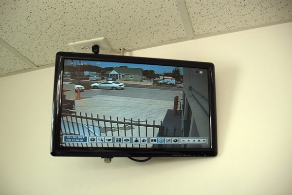 Facility photo: //images.sparefoot.com/medium/214224687a4816db565.jpg