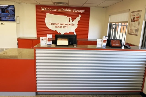 Facility photo: //images.sparefoot.com/medium/21422469f5f9f61f868.jpg
