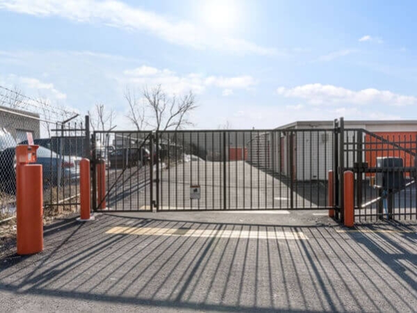 Facility photo: //images.sparefoot.com/medium/214225694800696c7e7.jpg