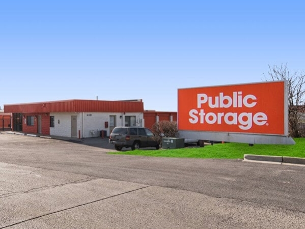 Facility photo: //images.sparefoot.com/medium/2142256a3bd6a42a13e.jpg