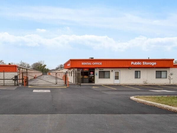 Facility photo: //images.sparefoot.com/medium/2142266877a57fb7019.jpg