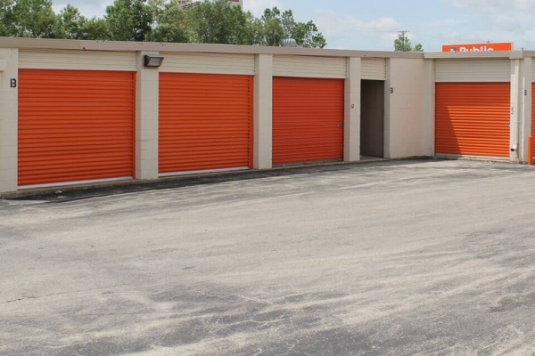 Facility photo: //images.sparefoot.com/medium/214227690a0a41b688d.jpg